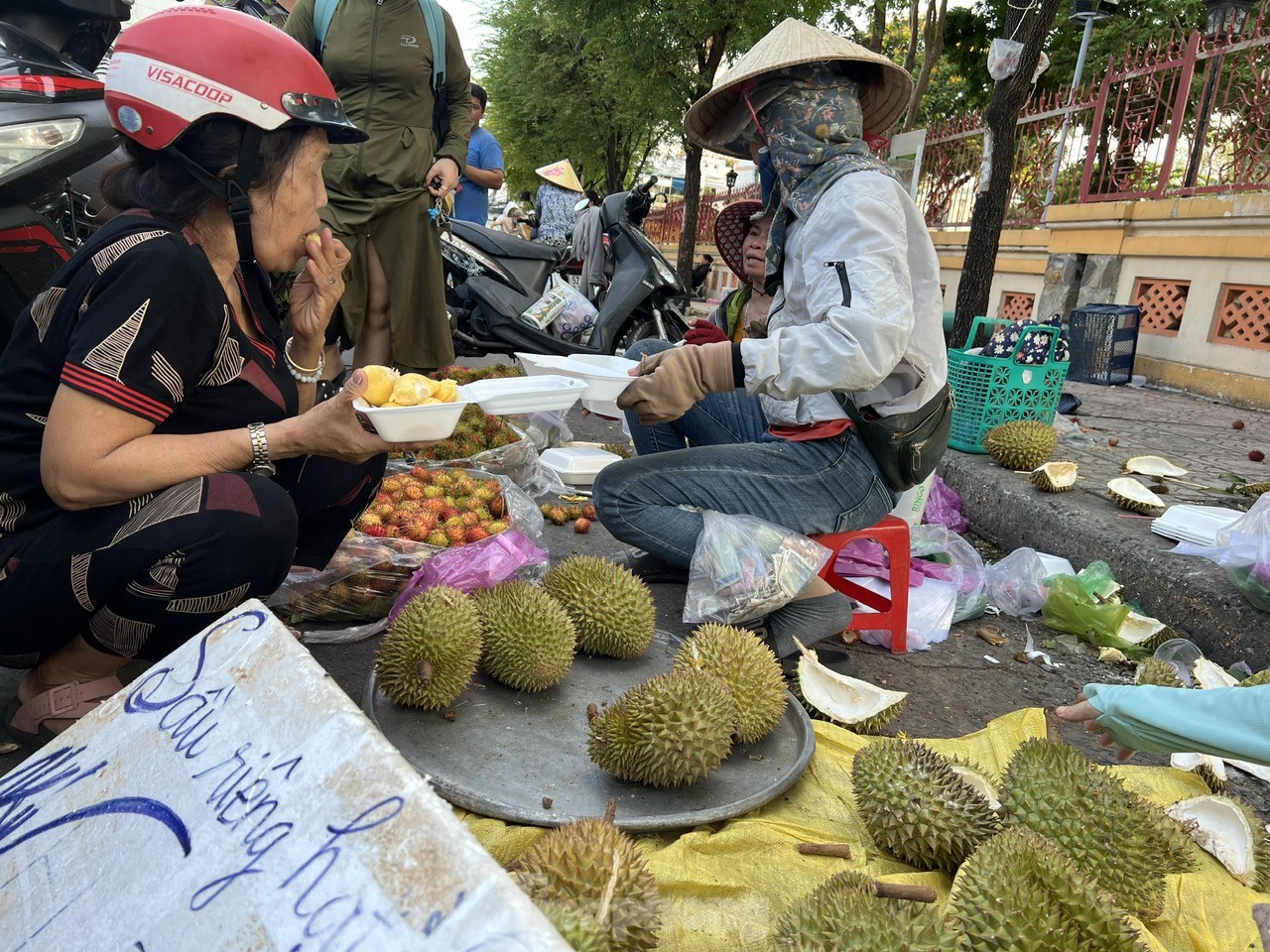 Loạn giá sầu riêng ở TPHCM- Ảnh 4.