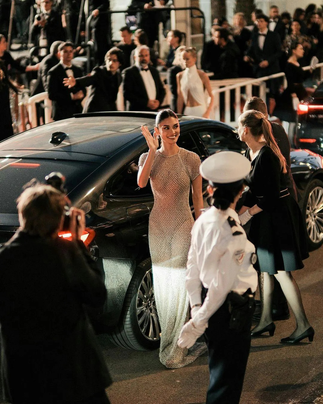 Thời trang sành điệu của Miss Universe Pia Wurtzbach tại Cannes 2024 - Ảnh 14.