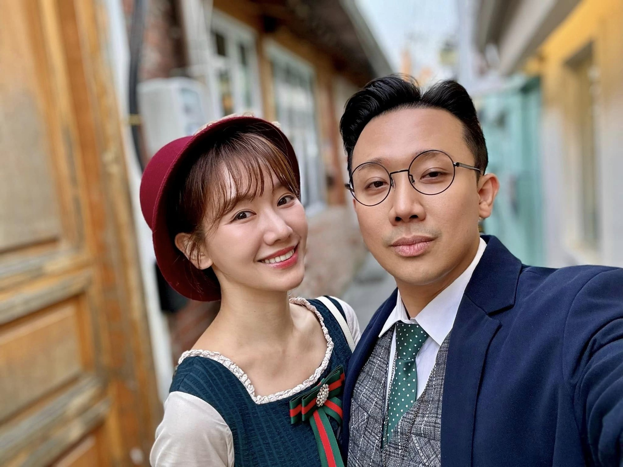 Sao nam đình đám bậc nhất showbiz Việt: Lắm thị phi, cưới 8 năm chưa có con vẫn mặn nồng bên vợ hơn tuổi- Ảnh 4. Sao nam đình đám bậc nhất showbiz Việt: Lắm thị phi, cưới 8 năm chưa có con vẫn mặn nồng bên vợ hơn tuổi- Ảnh 4.