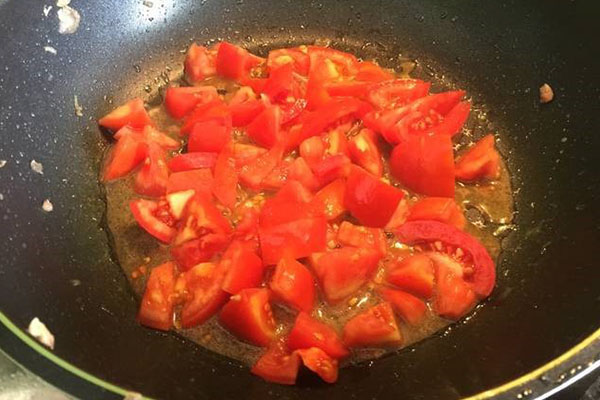 Hóa ra bấy lâu nhiều người đã làm sai món trứng bác cà chua: Đáng tiếc bước quan trọng này đã không được thực hiện tốt - Ảnh 1.