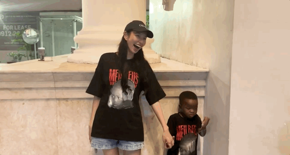 Thùy Tiên đưa Lôi Con về nhà chăm sóc, nói 1 câu khiến bé đang khóc bỗng chuyển thái độ ngay và luôn - Ảnh 3. Thùy Tiên đưa Lôi Con về nhà chăm sóc, nói 1 câu khiến bé đang khóc bỗng chuyển thái độ ngay và luôn - Ảnh 3.
