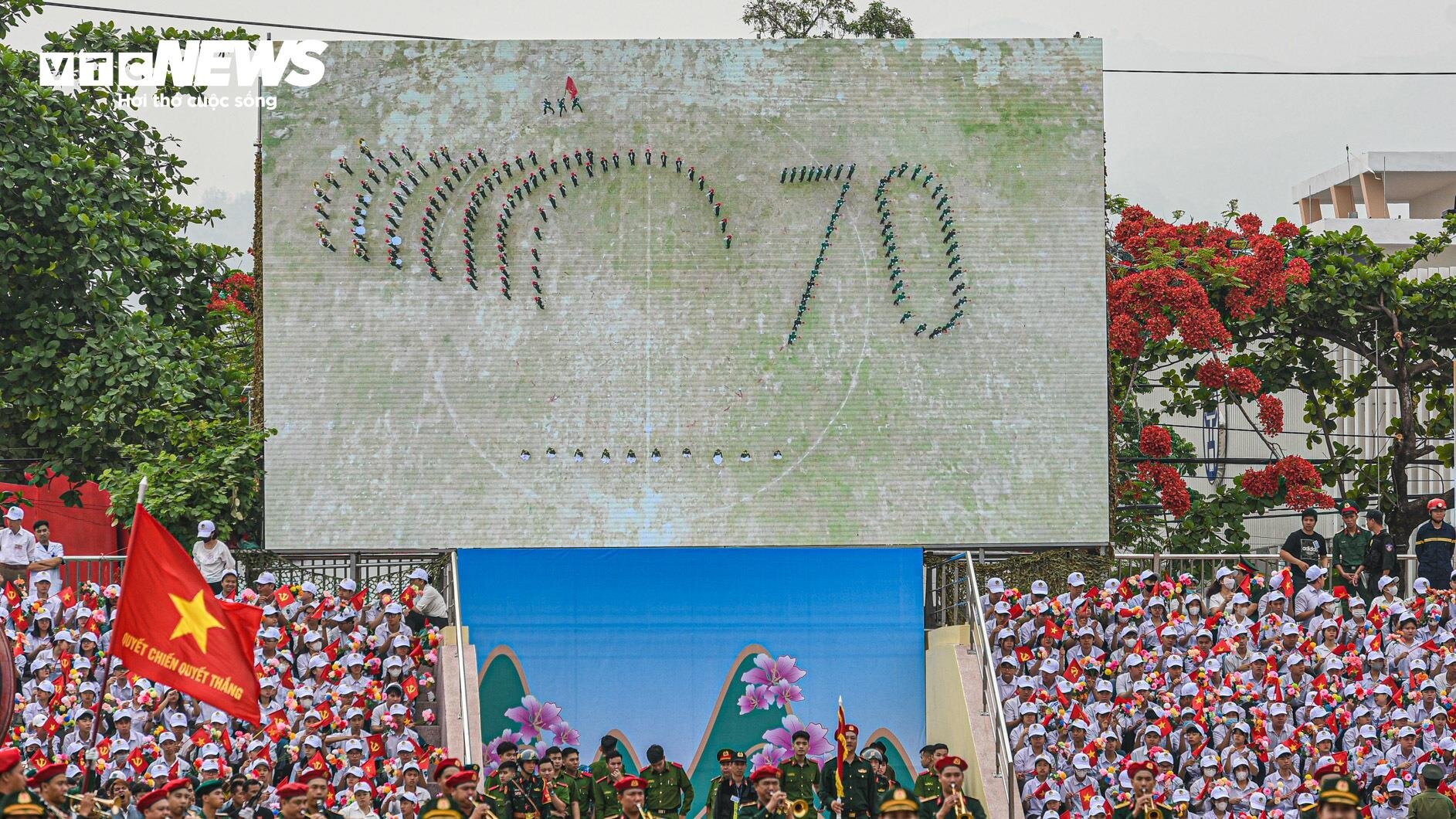 Ngắm những 'bóng hồng' tham gia diễu binh kỷ niệm Chiến thắng Điện Biên Phủ - Ảnh 21.