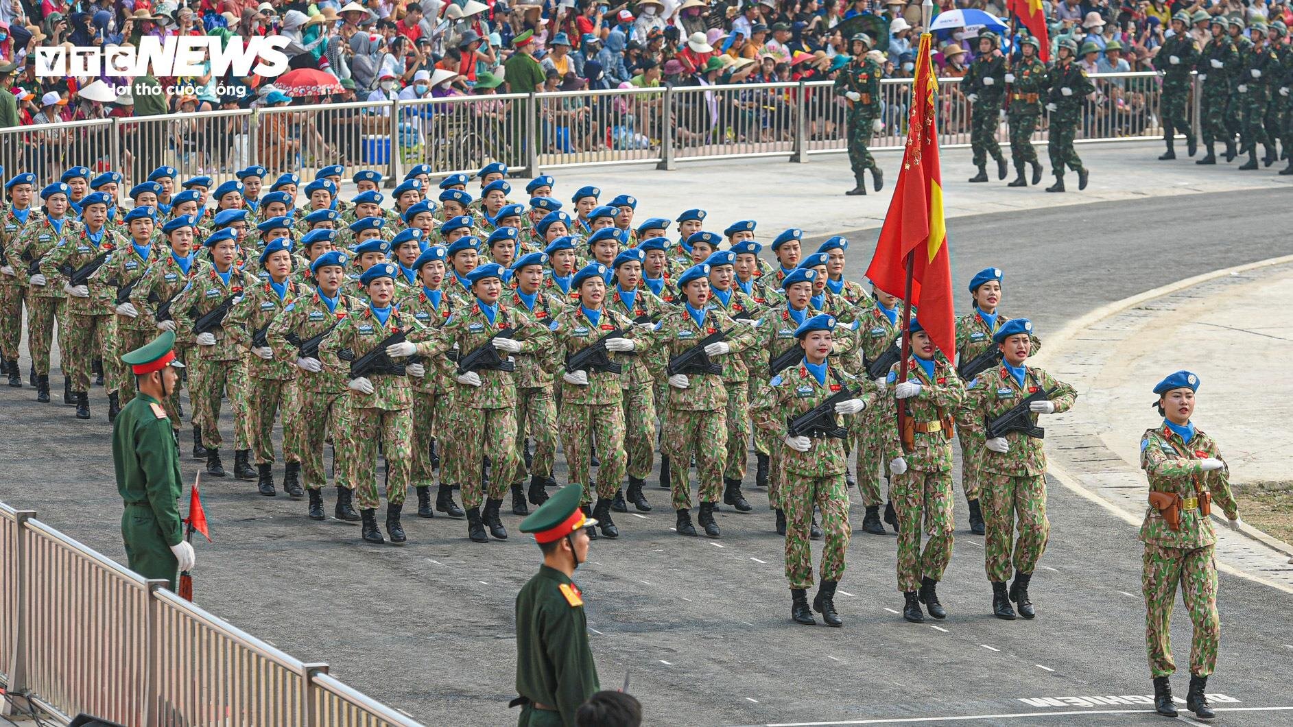 Ngắm những 'bóng hồng' tham gia diễu binh kỷ niệm Chiến thắng Điện Biên Phủ - Ảnh 13.