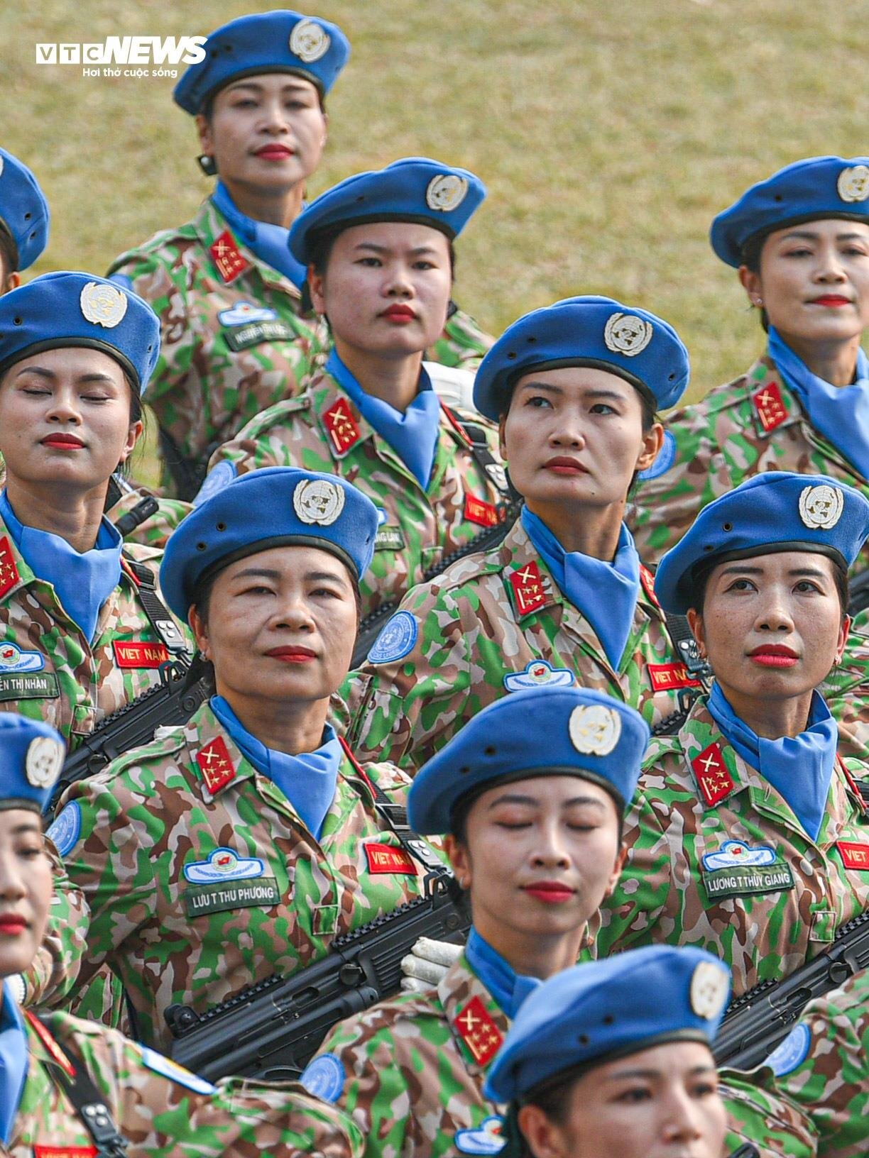 Ngắm những 'bóng hồng' tham gia diễu binh kỷ niệm Chiến thắng Điện Biên Phủ - Ảnh 15.