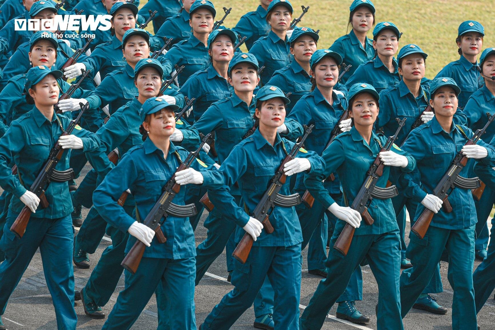 Ngắm những 'bóng hồng' tham gia diễu binh kỷ niệm Chiến thắng Điện Biên Phủ - Ảnh 16.