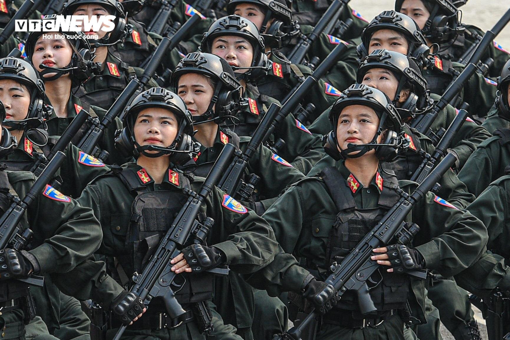 Ngắm những 'bóng hồng' tham gia diễu binh kỷ niệm Chiến thắng Điện Biên Phủ - Ảnh 11.