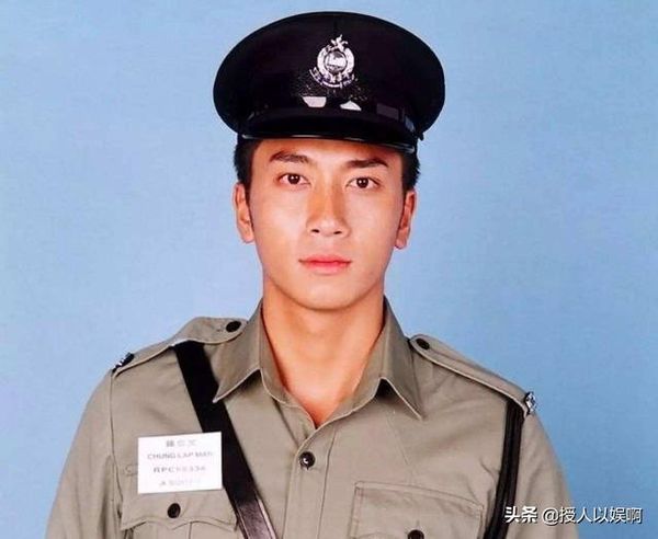 Mỹ nam đóng phim là phụ yêu bạn diễn là chính, U50 vẫn trẻ đẹp nhưng chẳng ai dám cưới - Ảnh 2. Mỹ nam đóng phim là phụ yêu bạn diễn là chính, U50 vẫn trẻ đẹp nhưng chẳng ai dám cưới - Ảnh 2.