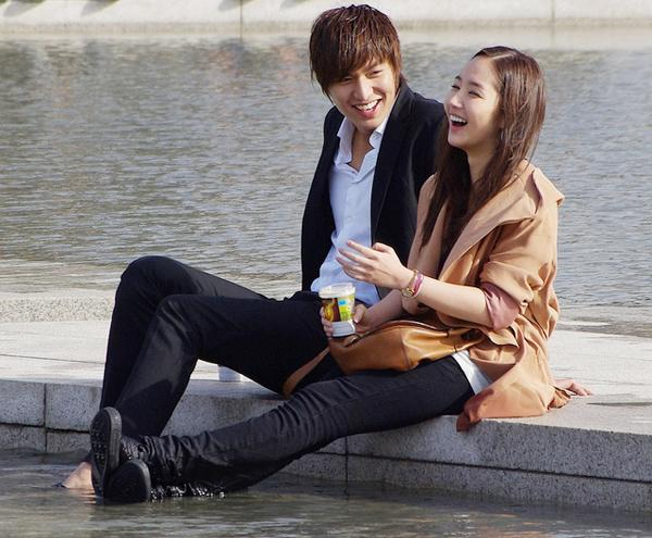 Bom tấn một thời của Lee Min Ho - Park Min Young bất ngờ bị nhắc lại: Siêu phẩm ngày đó giờ bị chê tan nát? - Ảnh 6. Bom tấn một thời của Lee Min Ho - Park Min Young bất ngờ bị nhắc lại: Siêu phẩm ngày đó giờ bị chê tan nát? - Ảnh 6.