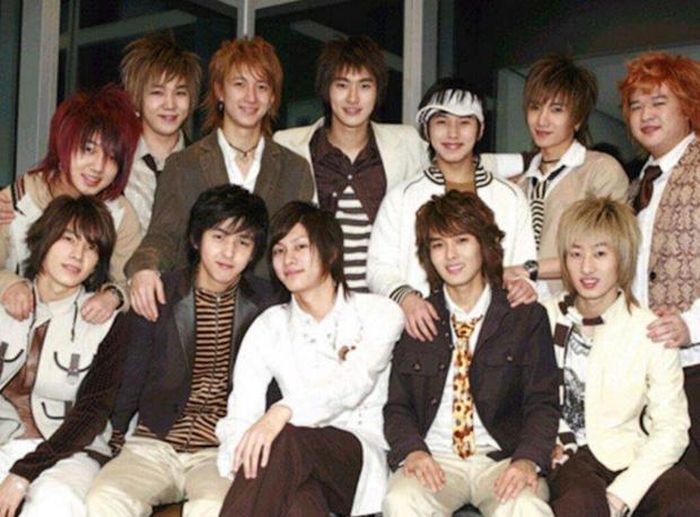 Super Junior - Nhóm nhạc &quot;huyền thoại&quot; dính đầy thị phi, 1 thành viên dằn vặt 15 năm vẫn không được tha thứ!- Ảnh 1.