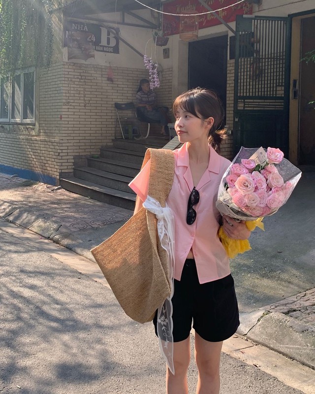 Mê váy áo tông hồng, nàng blogger Hàn có 1001 chiêu diện đẹp suốt hè mà không ô dề hay sến súa - Ảnh 6.