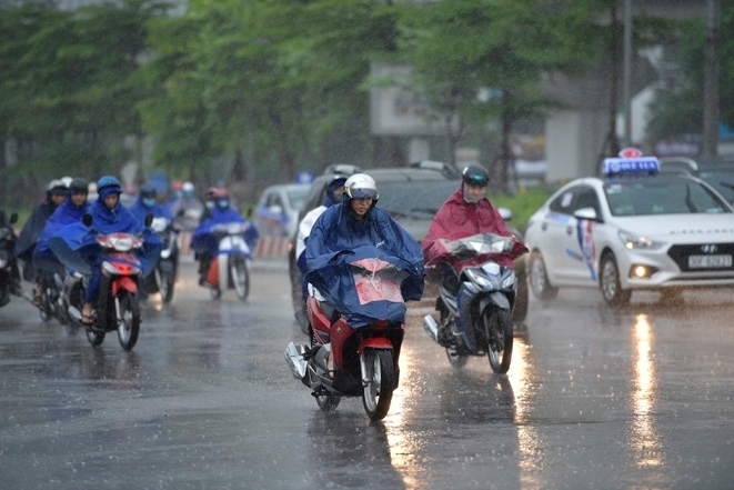 Thời tiết ngày 31/5: Hà Nội ngày nắng, đêm và sáng sớm có mưa dông - Ảnh 1.