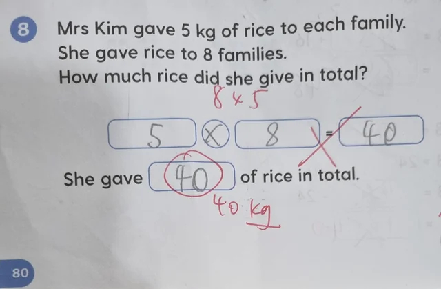 Con làm phép tính &quot;5×8=40&quot; bị gạch sai, nhìn đáp án cô giáo sửa mà người mẹ sốc nặng: &quot;Tôi sẽ báo lên ban giám hiệu!&quot; - Ảnh 1.