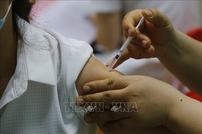 Có nên lo ngại vấn đề huyết khối khi tiêm vaccine AstraZeneca đã lâu? - Ảnh 1.