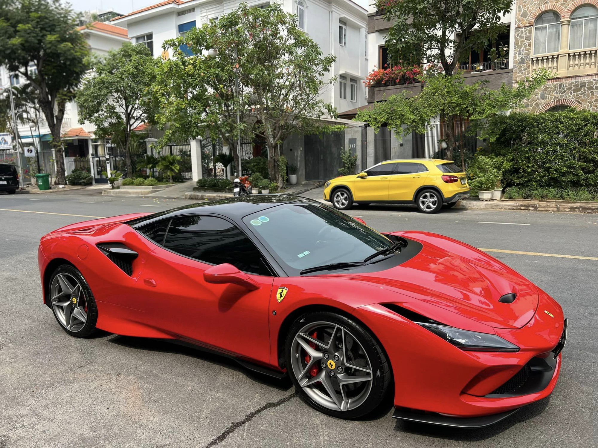 Cường Đô la hỏi mua Ferrari 12Cilindri sau vài giờ ra mắt, 'chốt deal' chỉ trong một nốt nhạc, dân mạng 'đoán già đoán non' chủ nhân thứ hai ở Việt Nam là một đại gia 'quen mặt' - Ảnh 12.