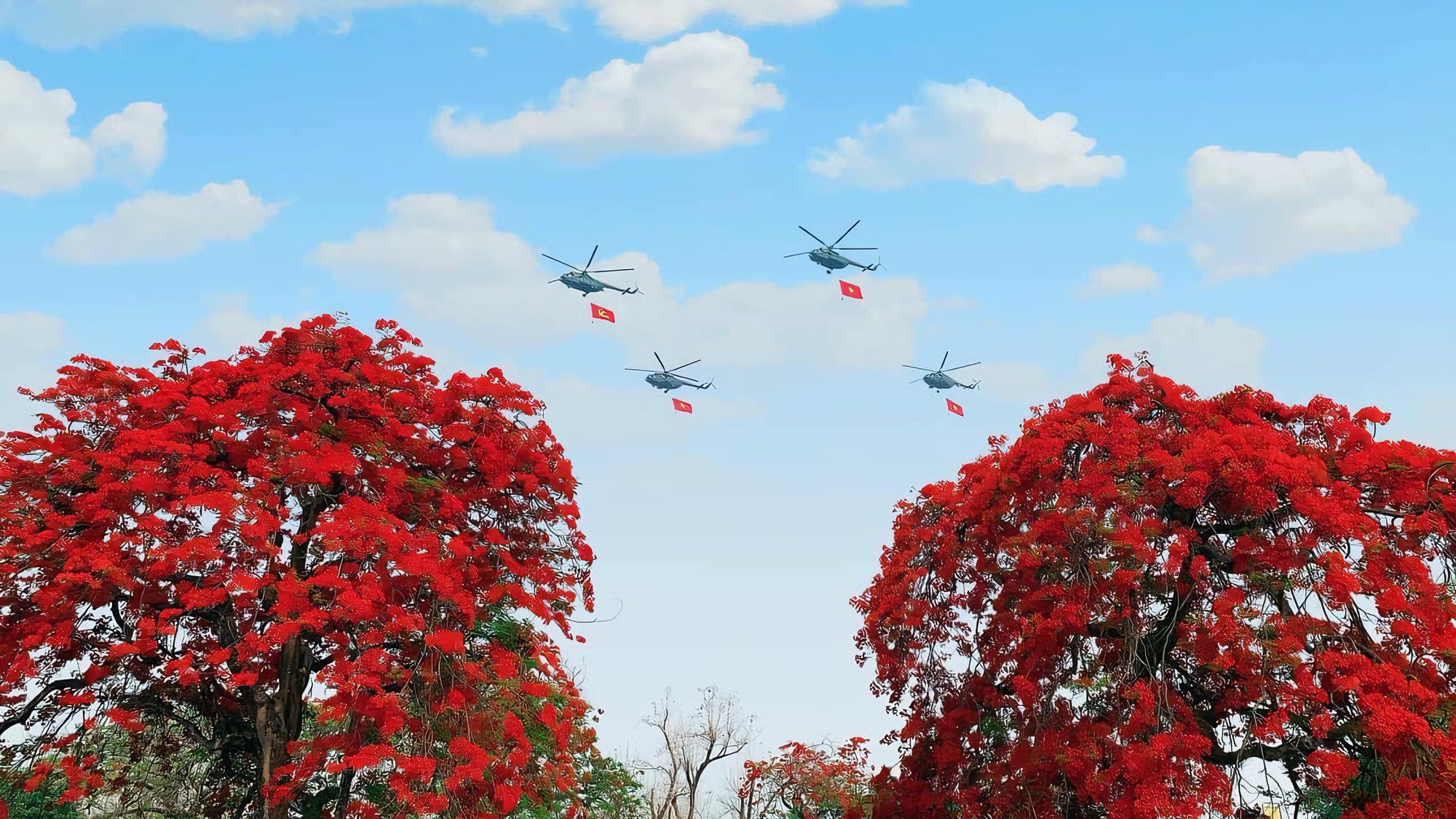 Những hình ảnh lạ mắt về phi đội trực thăng cùng 12.000 người oai hùng tại Điện Biên- Ảnh 3.