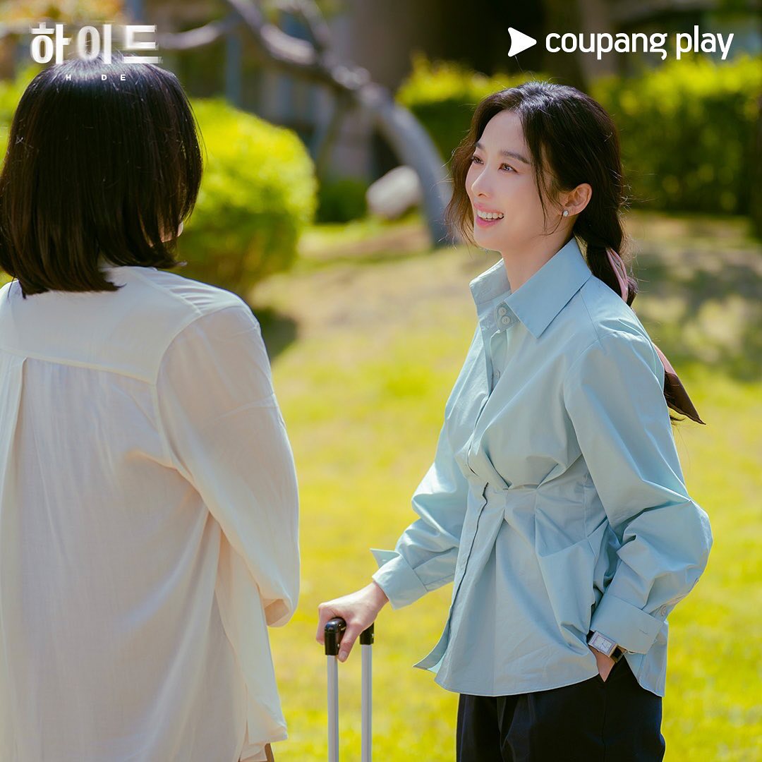 Nữ phụ mặc đẹp "lấn &aacute;t" Lee Bo Young trong phim mới - Ảnh 4.