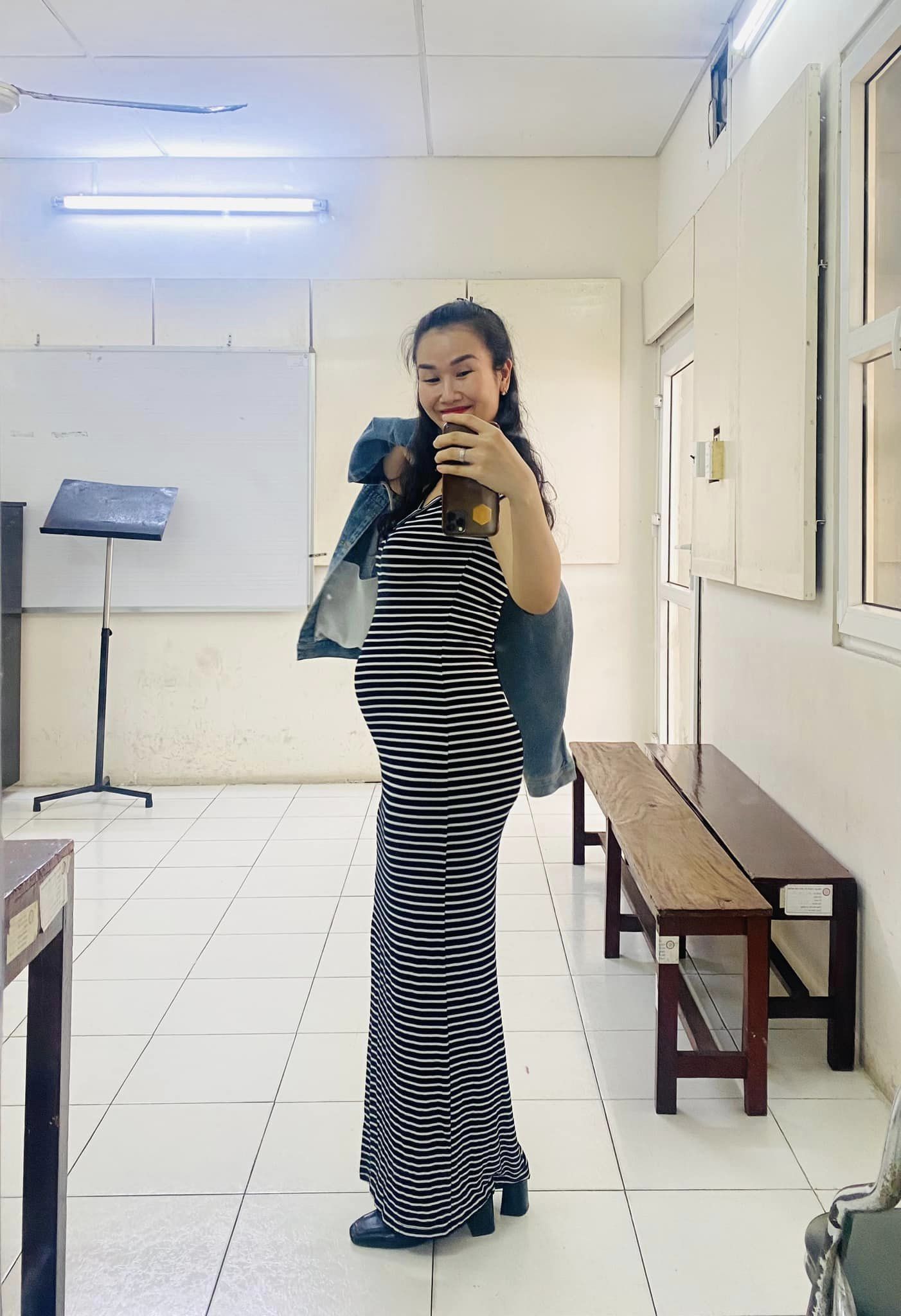 Võ Hạ Trâm tiết lộ vóc dáng tháng thứ 4 mang thai, một chi tiết ở bụng bầu khiến netizen đặc biệt chú ý- Ảnh 1.