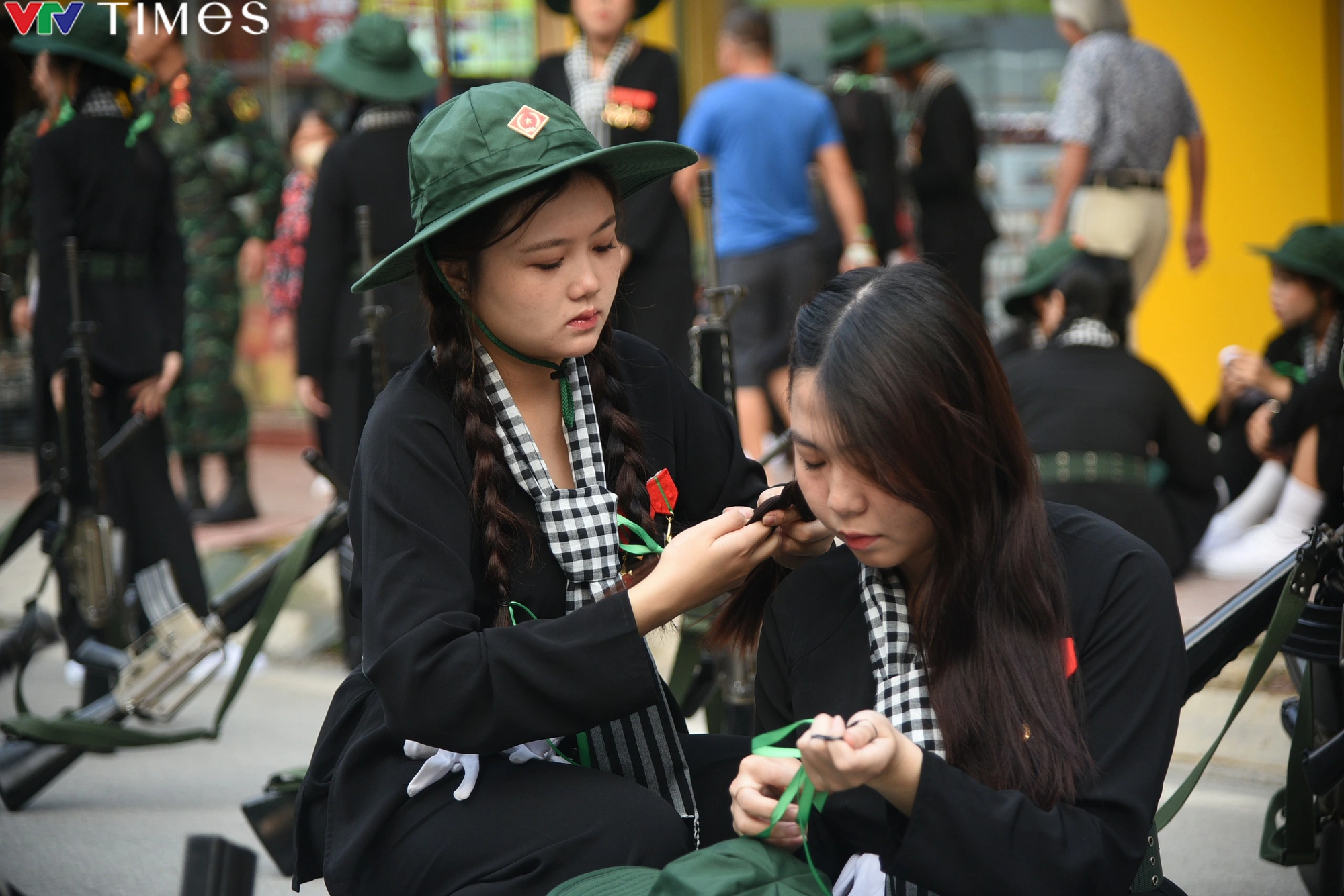 Người dân Điện Biên nô nức đến xem tổng duyệt Lễ kỷ niệm 70 năm Chiến thắng Điện Biên Phủ - Ảnh 9.