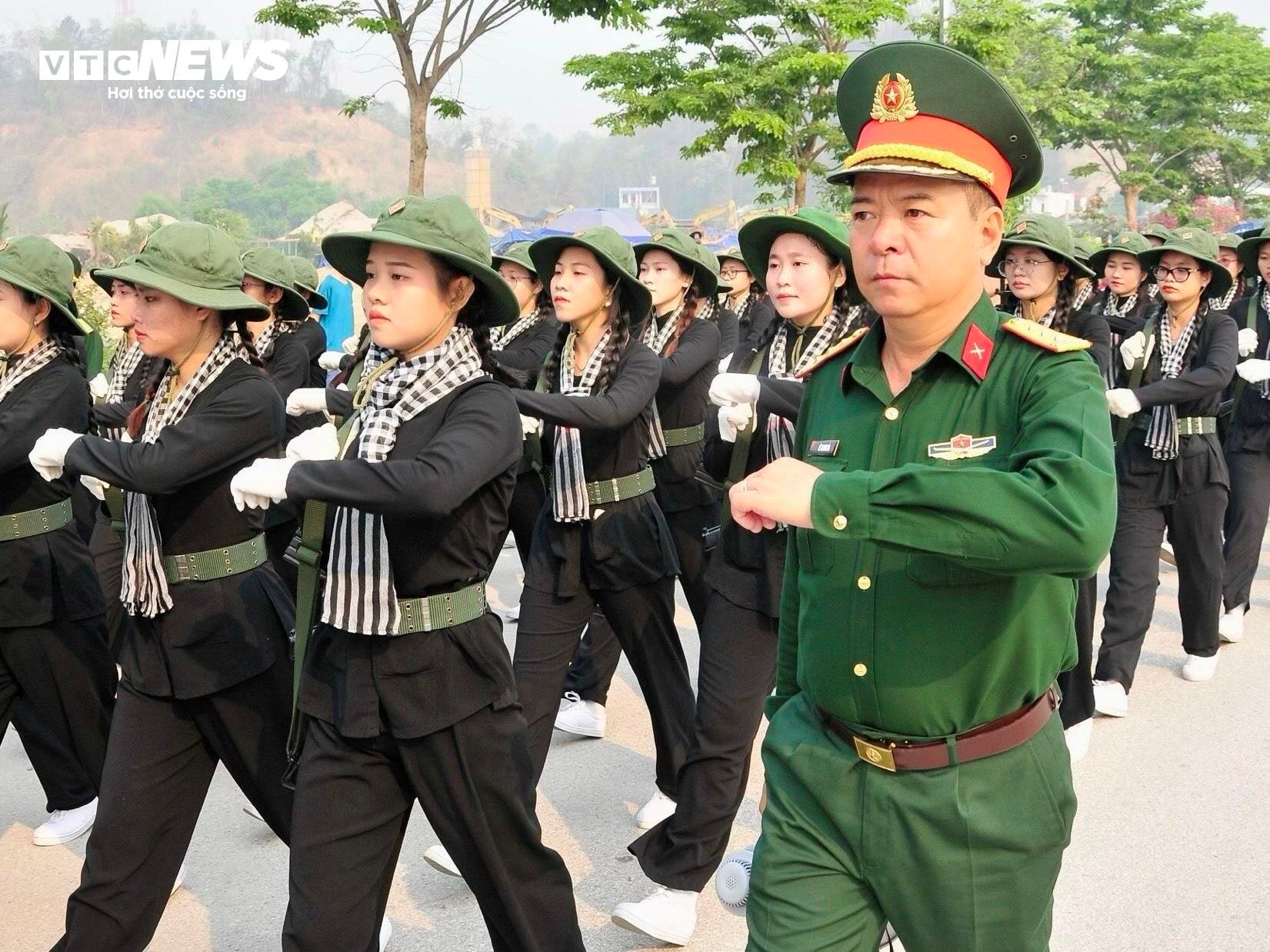 Tuổi thanh xuân thêm ý nghĩa khi trở thành 'cô Ba dũng sĩ' - Ảnh 14.