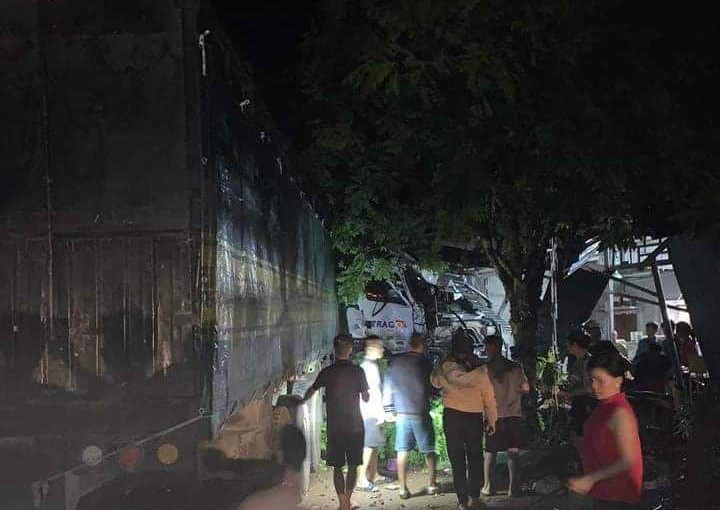 Xe tải lao vào nhà dân, 1 người tử vong, 7 người bị thương- Ảnh 2.