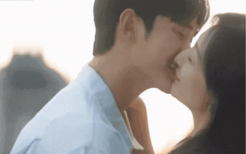 &quot;Queen of tears&quot; tung loạt cảnh hôn bị cắt của Kim Soo Hyun - Kim Ji Won, ngọt như yêu thật khiến netizen tiếc nuối - Ảnh 3.