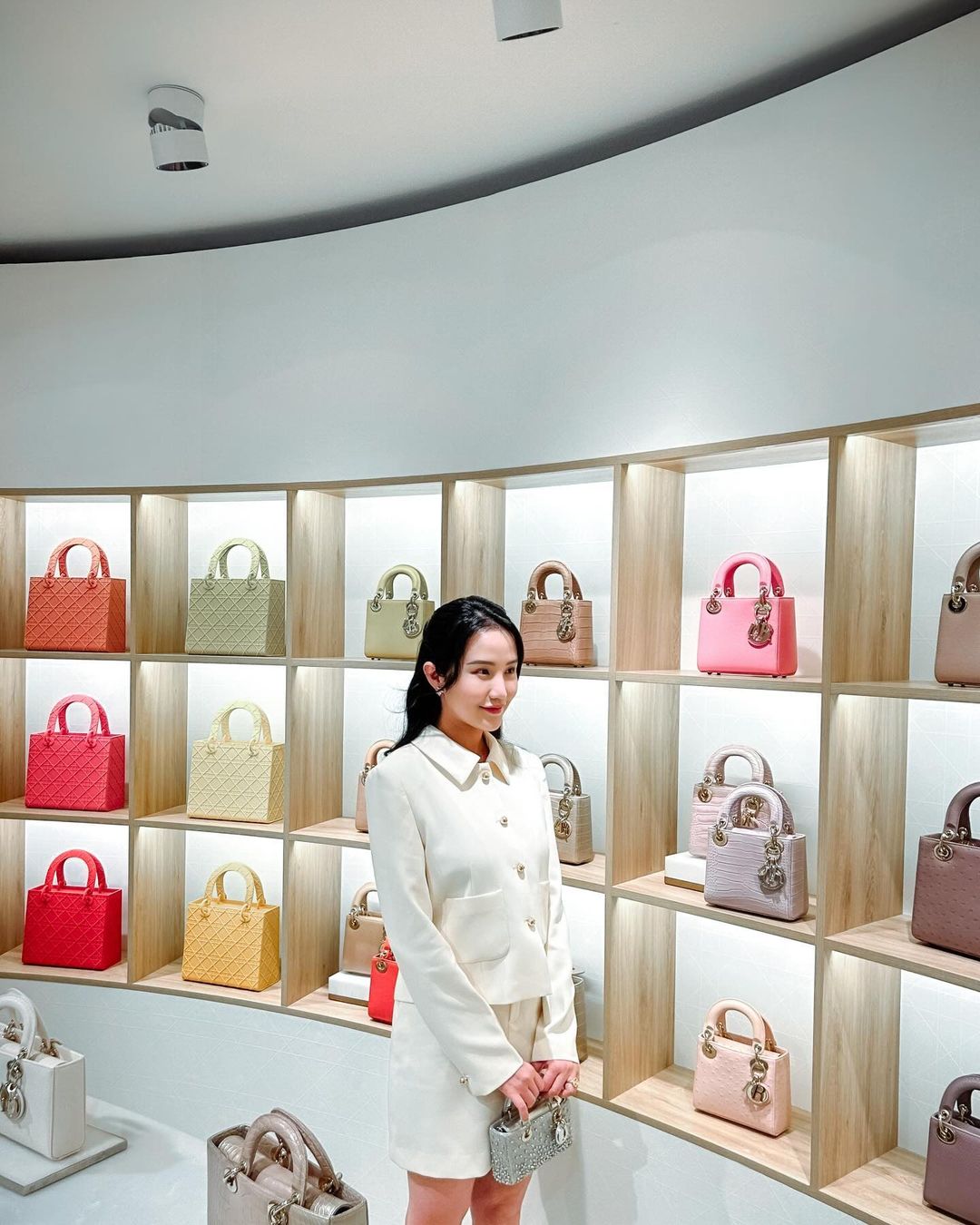 Vợ thiếu gia Phan Thành lọt ống kính cam thường sau 4 tháng sinh con, nhan sắc có khí chất hào môn- Ảnh 5. Vợ thiếu gia Phan Thành lọt ống kính cam thường sau 4 tháng sinh con, nhan sắc có khí chất hào môn- Ảnh 5.
