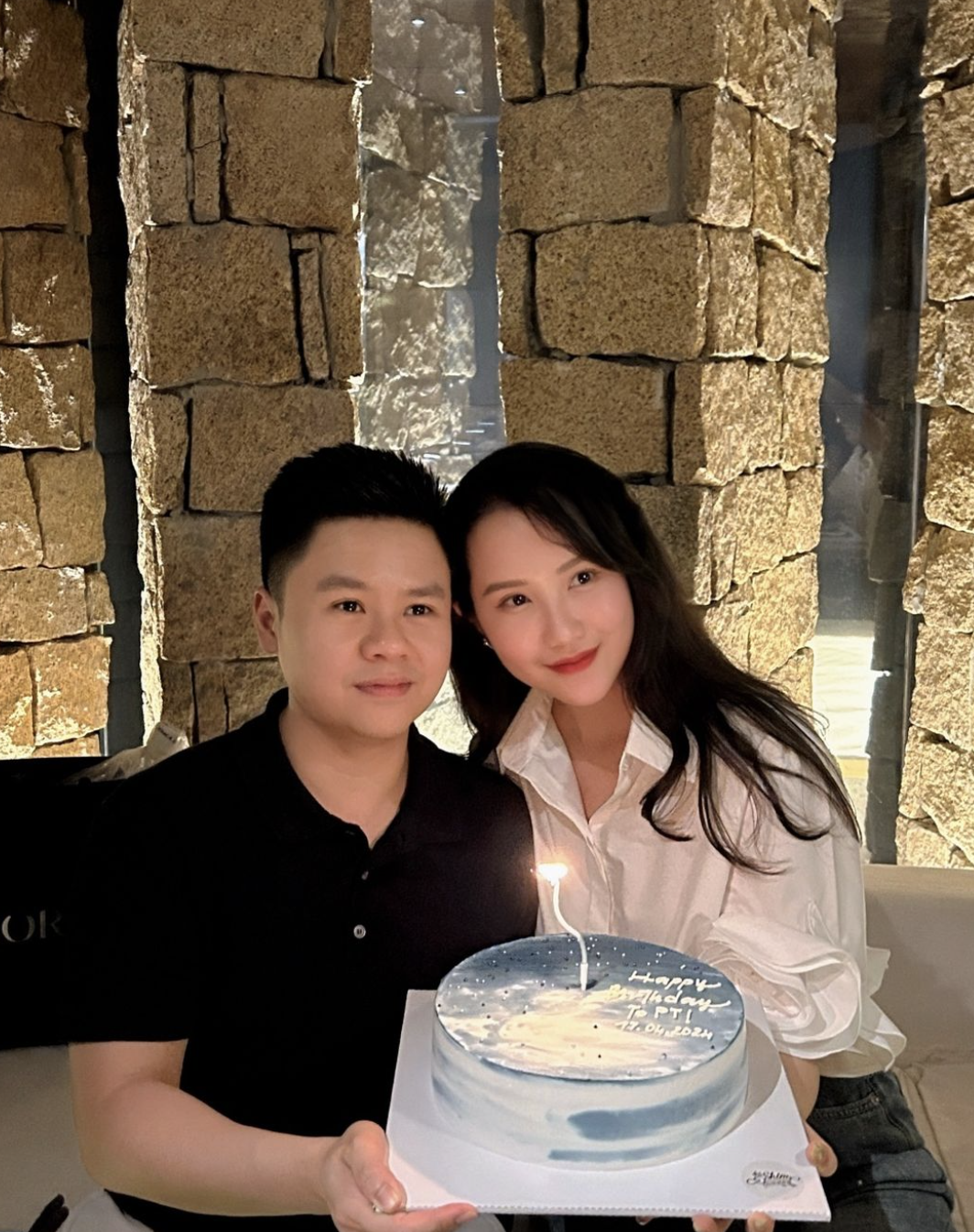 Vợ thiếu gia Phan Thành lọt ống kính cam thường sau 4 tháng sinh con, nhan sắc có khí chất hào môn- Ảnh 3. Vợ thiếu gia Phan Thành lọt ống kính cam thường sau 4 tháng sinh con, nhan sắc có khí chất hào môn- Ảnh 3.