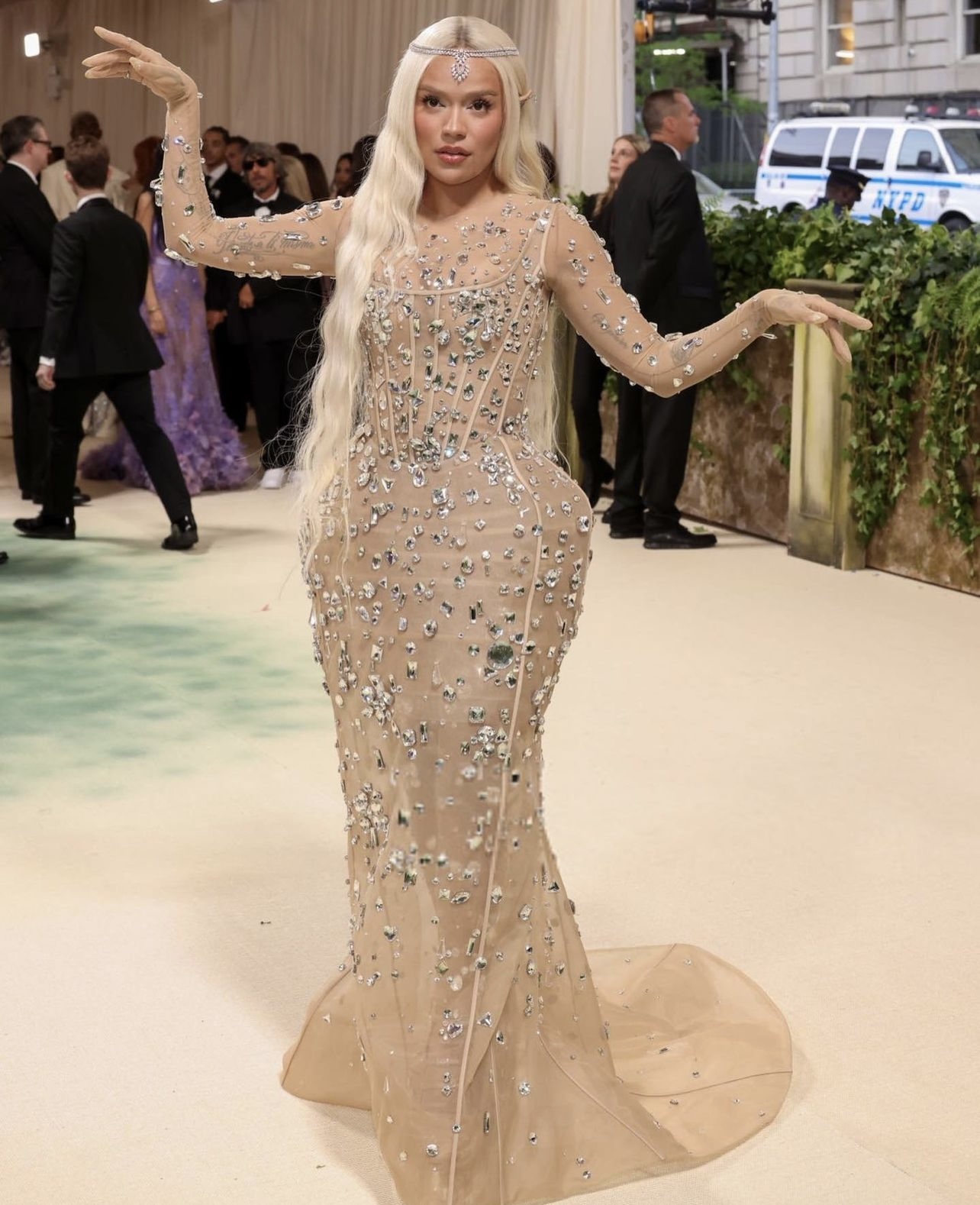 Siêu thảm đỏ Met Gala 2024: Zendaya - Gigi Hadid quá ấn tượng, Jennie khoe body “cháy” quá rồi! - Ảnh 26.