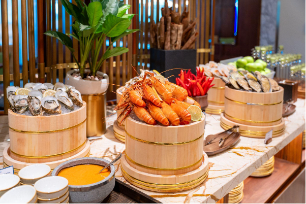 Những đầu bếp danh tiếng đứng sau các nhà hàng ẩm thực xuất sắc của khách sạn Hilton Saigon - Ảnh 1.