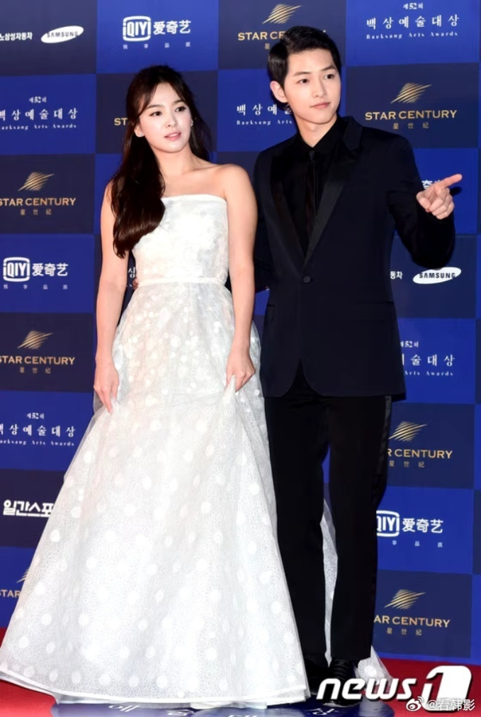 Hot search Weibo hút 70 triệu lượt xem: Song Hye Kyo - Song Joong Ki tham dự Baeksang 2024! - Ảnh 2.