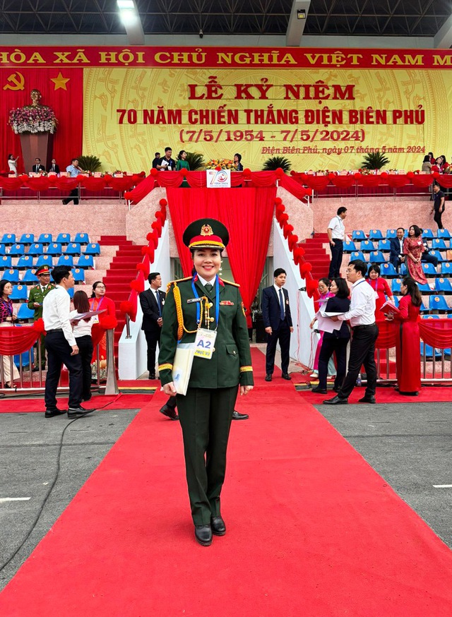 Chủ nhân giọng đọc “đi vào lòng người” trong lễ diễu binh, diễu hành kỷ niệm chiến thắng Điện Biên Phủ - Ảnh 2.