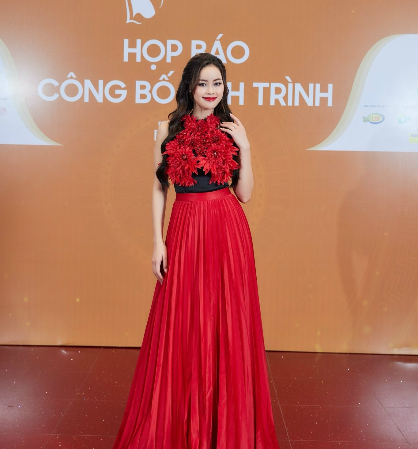 Hoa hậu Quốc gia Việt Nam:  Đỗ Thị Hà rạng rỡ giữa tin đồn sắp cưới, Hoa hậu Thuỳ Tiên khoe visual sáng bừng- Ảnh 5.