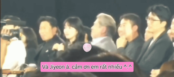 Rần rần clip dàn cast Exhuma phấn khích khi Lee Do Hyun cảm ơn bạn gái: Hóa ra diễn viên nổi tiếng cũng là "shipper"!- Ảnh 1. Rần rần clip dàn cast Exhuma phấn khích khi Lee Do Hyun cảm ơn bạn gái: Hóa ra diễn viên nổi tiếng cũng là "shipper"!- Ảnh 1.