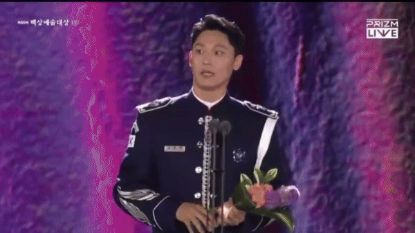 Rần rần clip dàn cast Exhuma phấn khích khi Lee Do Hyun cảm ơn bạn gái: Hóa ra diễn viên nổi tiếng cũng là "shipper"!- Ảnh 3. Rần rần clip dàn cast Exhuma phấn khích khi Lee Do Hyun cảm ơn bạn gái: Hóa ra diễn viên nổi tiếng cũng là "shipper"!- Ảnh 3.