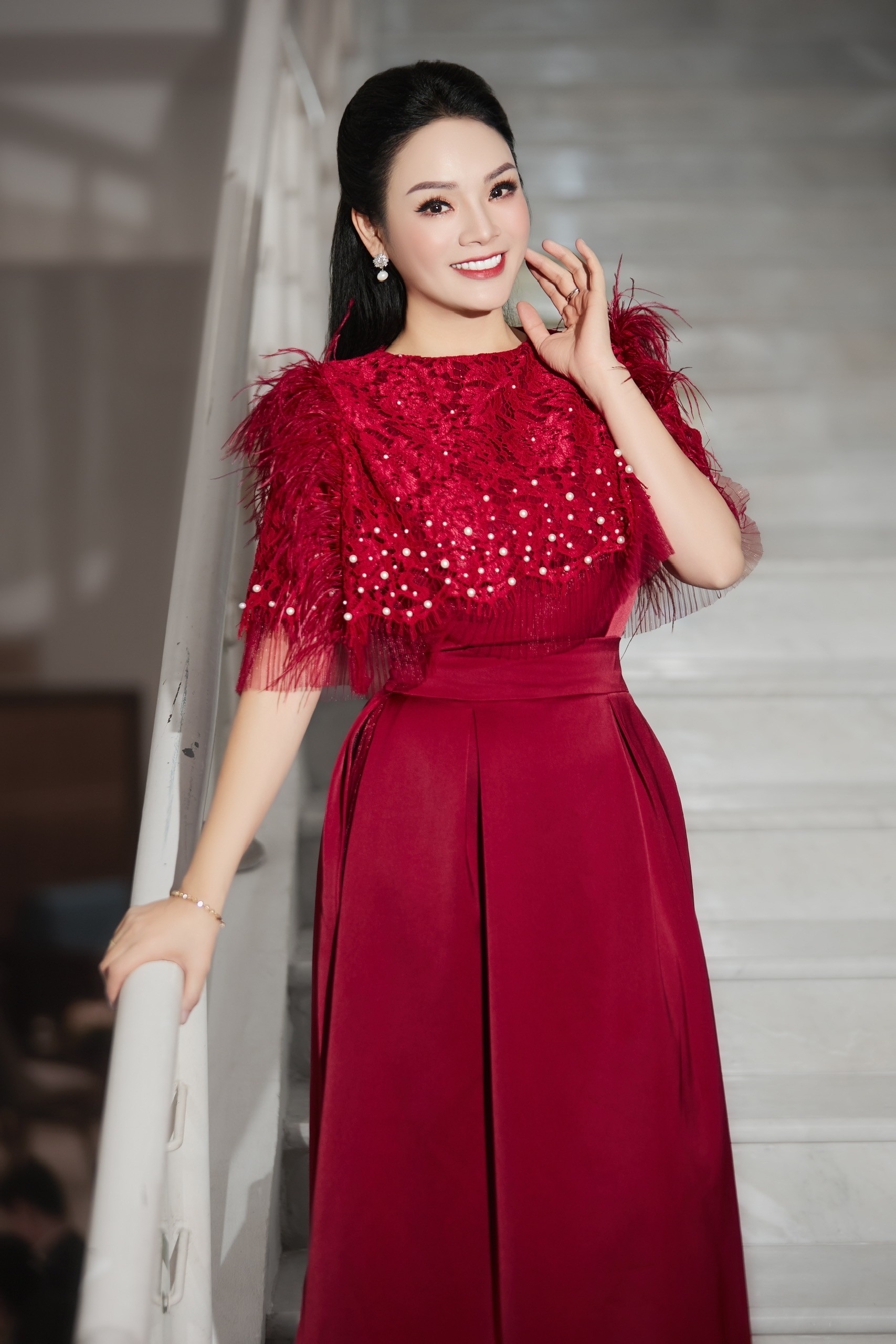 Ca sĩ Tân Nhàn tuổi 42: Tiến sĩ âm nhạc trẻ nhất Việt Nam, kín tiếng về cuộc hôn nhân thứ 2 - Ảnh 2. Ca sĩ Tân Nhàn tuổi 42: Tiến sĩ âm nhạc trẻ nhất Việt Nam, kín tiếng về cuộc hôn nhân thứ 2 - Ảnh 2.