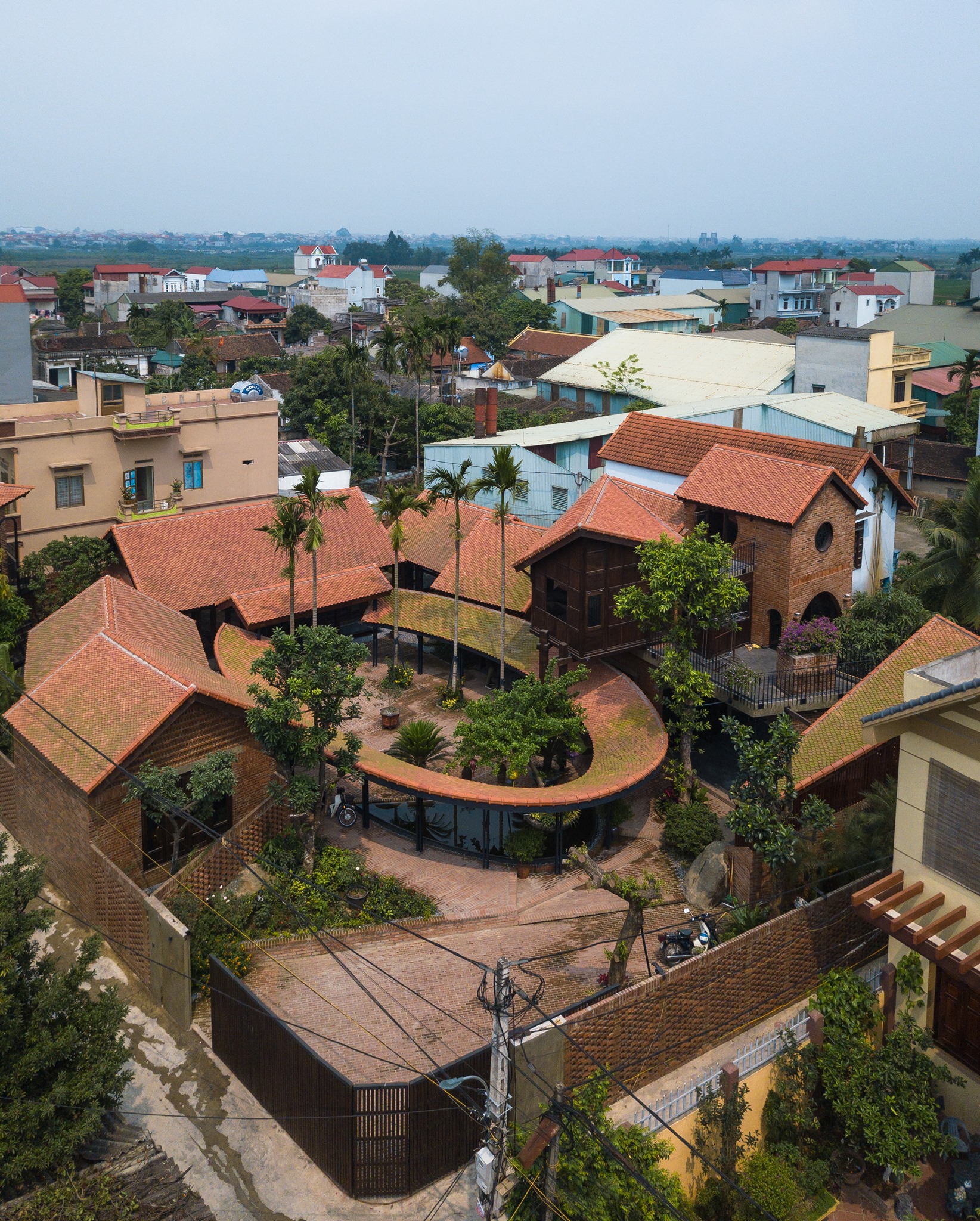 Ở một huyện ngoại thành Hà Nội, bước chân ra đường là thấy lâu đài, biệt phủ- Ảnh 32.