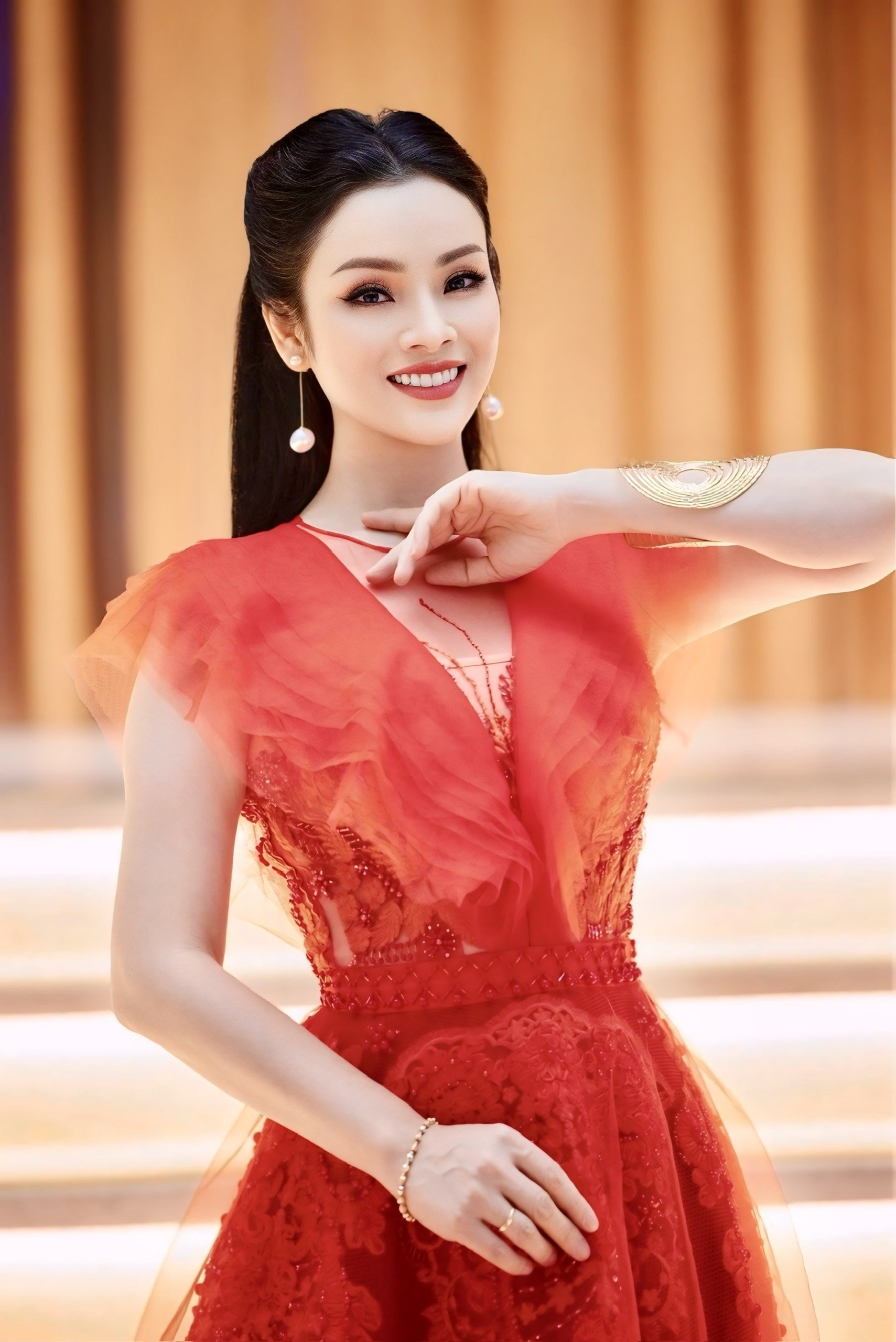 Ca sĩ Tân Nhàn tuổi 42: Tiến sĩ âm nhạc trẻ nhất Việt Nam, kín tiếng về cuộc hôn nhân thứ 2 - Ảnh 3. Ca sĩ Tân Nhàn tuổi 42: Tiến sĩ âm nhạc trẻ nhất Việt Nam, kín tiếng về cuộc hôn nhân thứ 2 - Ảnh 3.