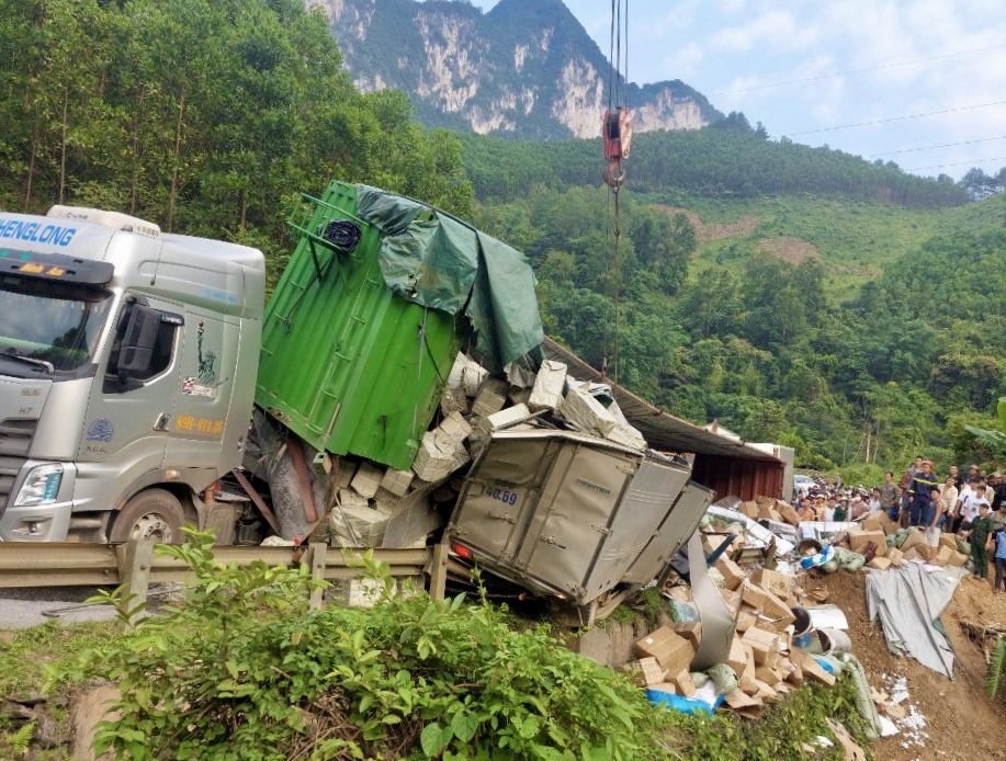 Cao Bằng: Nữ tài xế xe tải tử vong khi va chạm giao thông - Ảnh 1.