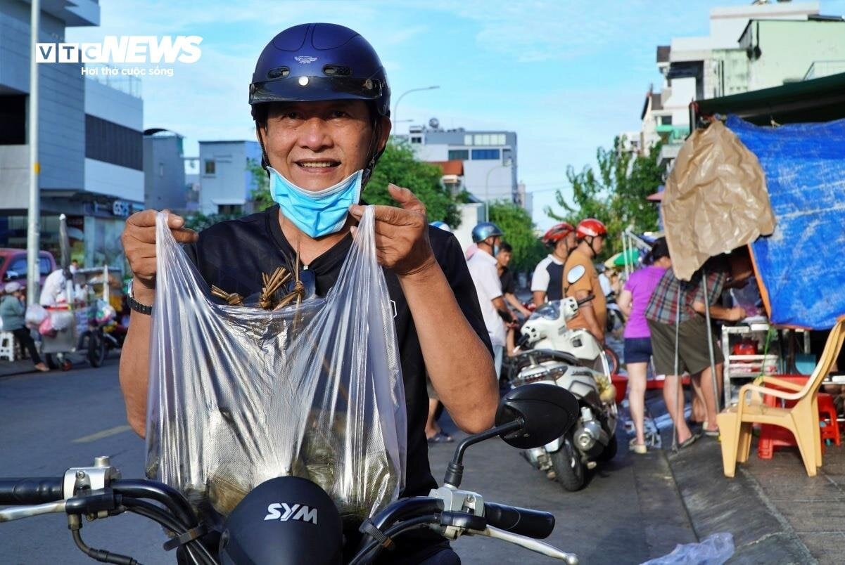 TP.HCM: Chen chân mua bánh đặc sản của người Hoa dịp Tết Đoan ngọ - Ảnh 8.