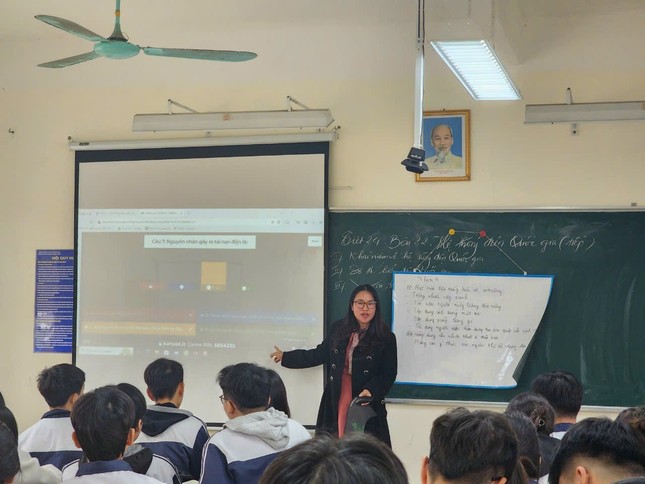 Chủ tịch Hà Nội chỉ đạo làm rõ vụ 63 giáo viên tố bị ‘xù’ tiền hỗ trợ đào tạo thạc sĩ - Ảnh 1.