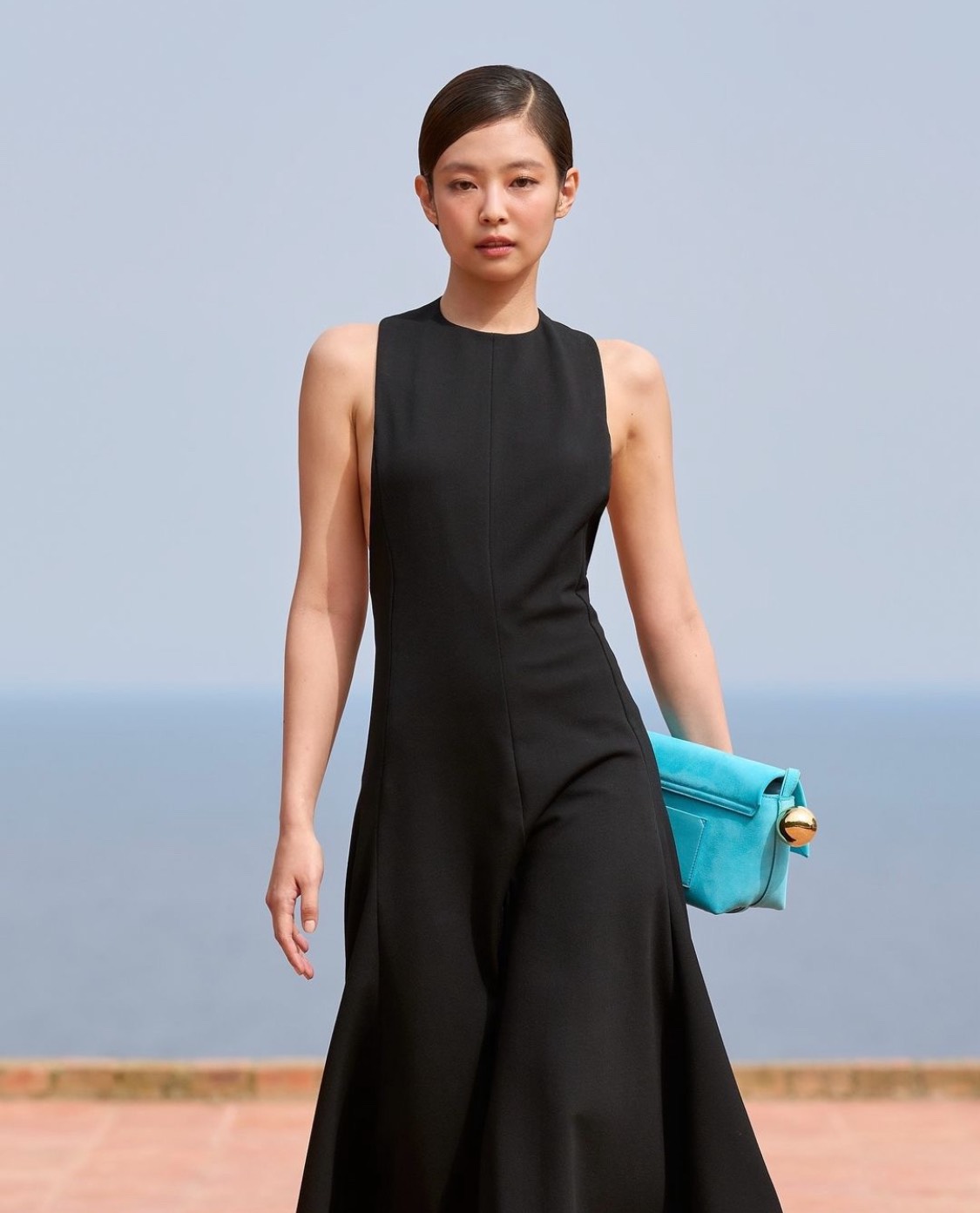 HOT: Jennie lần đầu catwalk, làm vedette kết show Jacquemus - Ảnh 2.