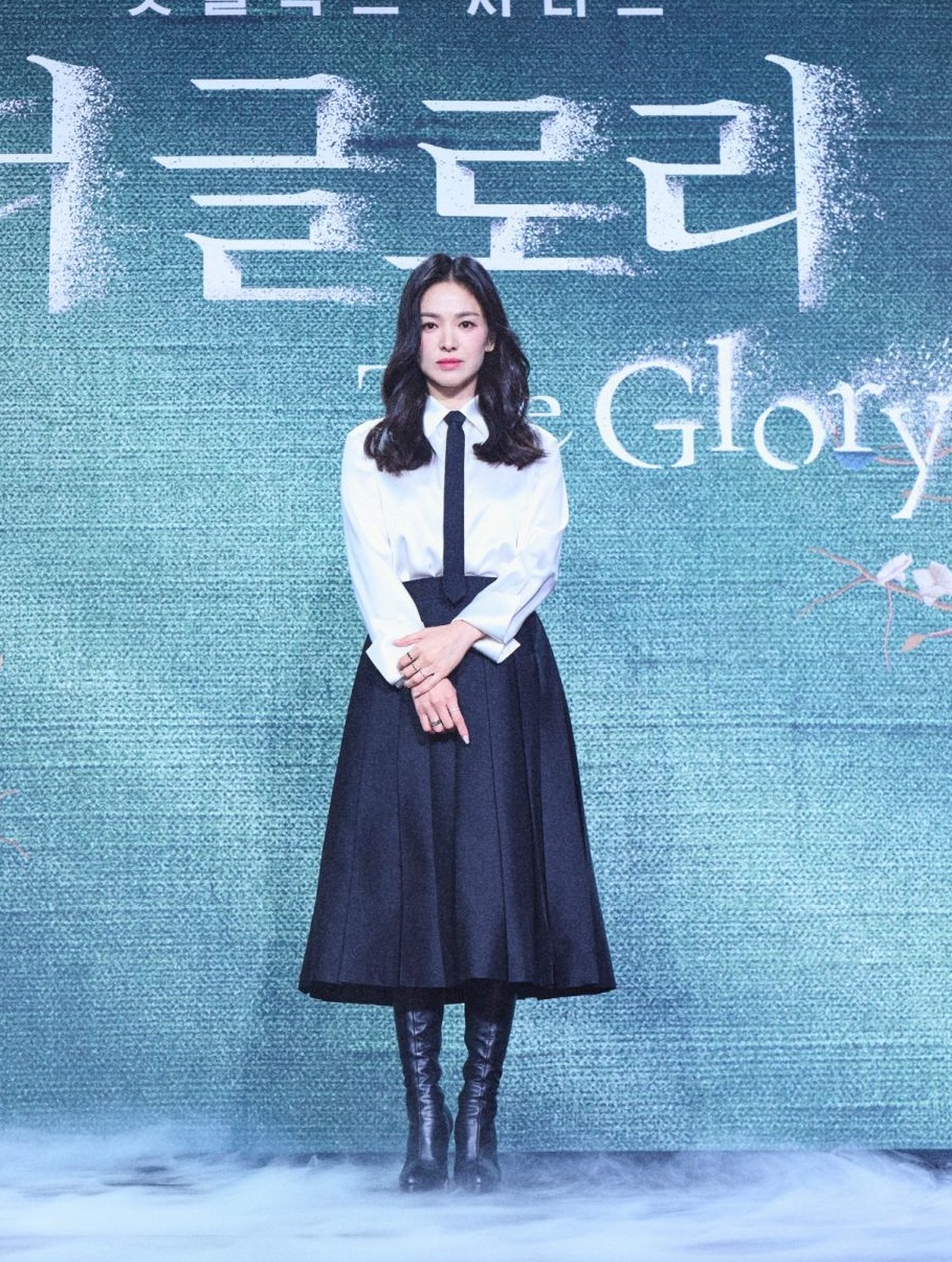 10 bộ trang phục tối giản xuất sắc nhất của Song Hye Kyo - Ảnh 6.