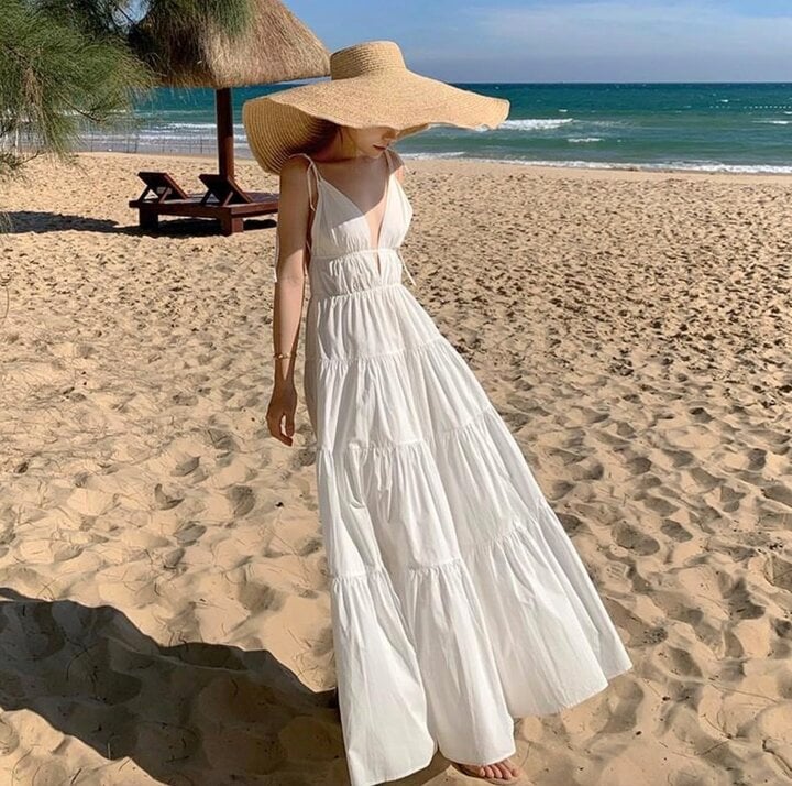 C&ocirc;ng thức phối đồ đi biển gi&uacute;p n&agrave;ng sang chảnh, s&agrave;nh điệu - Ảnh 2.