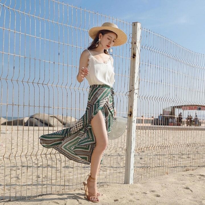 C&ocirc;ng thức phối đồ đi biển gi&uacute;p n&agrave;ng sang chảnh, s&agrave;nh điệu - Ảnh 4.