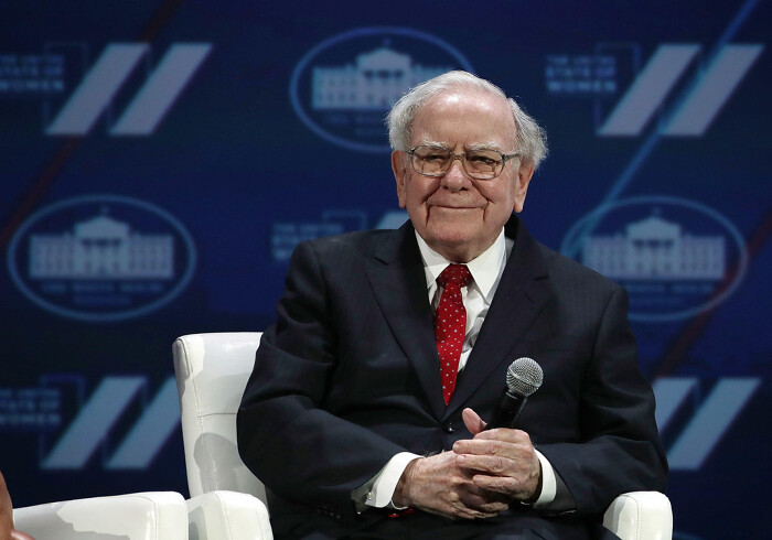 21 tuổi, Warren Buffett bỏ ra 100 Đô la để tham gia lớp học này và cuộc đời ông đã sang trang: &quot;Sự cải thiện nhỏ trong kỹ năng giao tiếp có thể tạo nên khác biệt lớn về khả năng kiếm tiền của bạn&quot;- Ảnh 2.