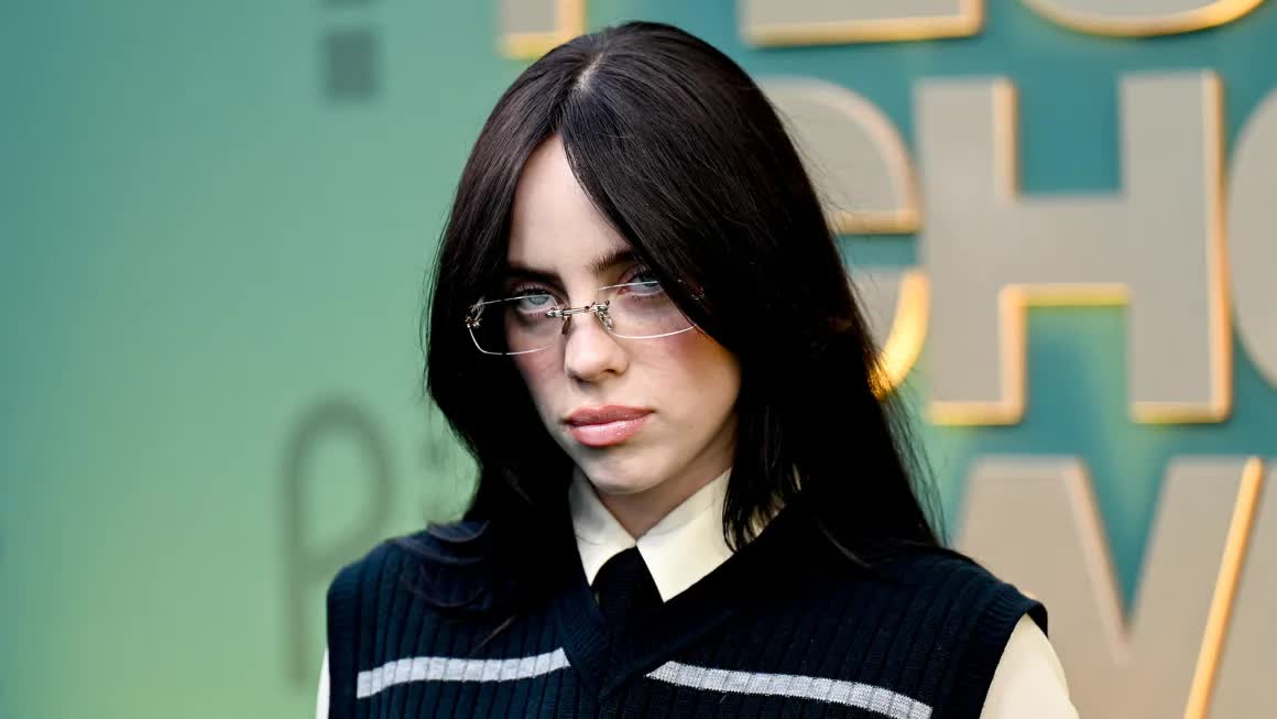 Billie Eilish: Nổi tiếng là mất bạn - Ảnh 1.