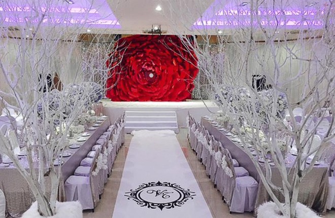 Đám cưới gây choáng nhất Vbiz: 1000 khách mời, đón dâu bằng dàn xế hộp 20 tỷ, tiền mừng cưới mới gây sốc- Ảnh 4.