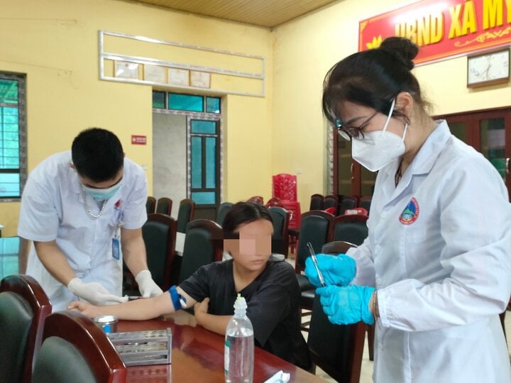 Hai bà cháu đau đầu, nôn rồi tử vong, 4 người trong nhà cùng triệu chứng - Ảnh 1.