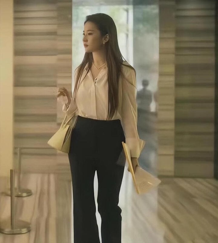 Bóc giá tủ đồ của Lưu Diệc Phi trong phim mới 'Câu chuyện Hoa Hồng' - Ảnh 6.