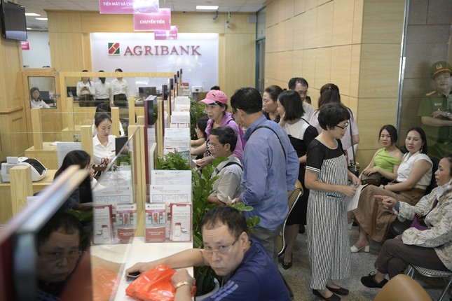 Agribank đóng cửa điểm bán vàng đông nhất Hà Nội - Ảnh 1.